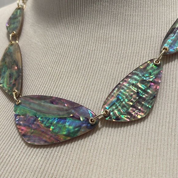 Kendra Scott MCKENNA Statement Necklace Lilac Abalone NWT - Picture 2 of 5